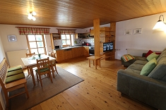 Ferienwohnung Waldmeister Wohnraum mit großer Couch